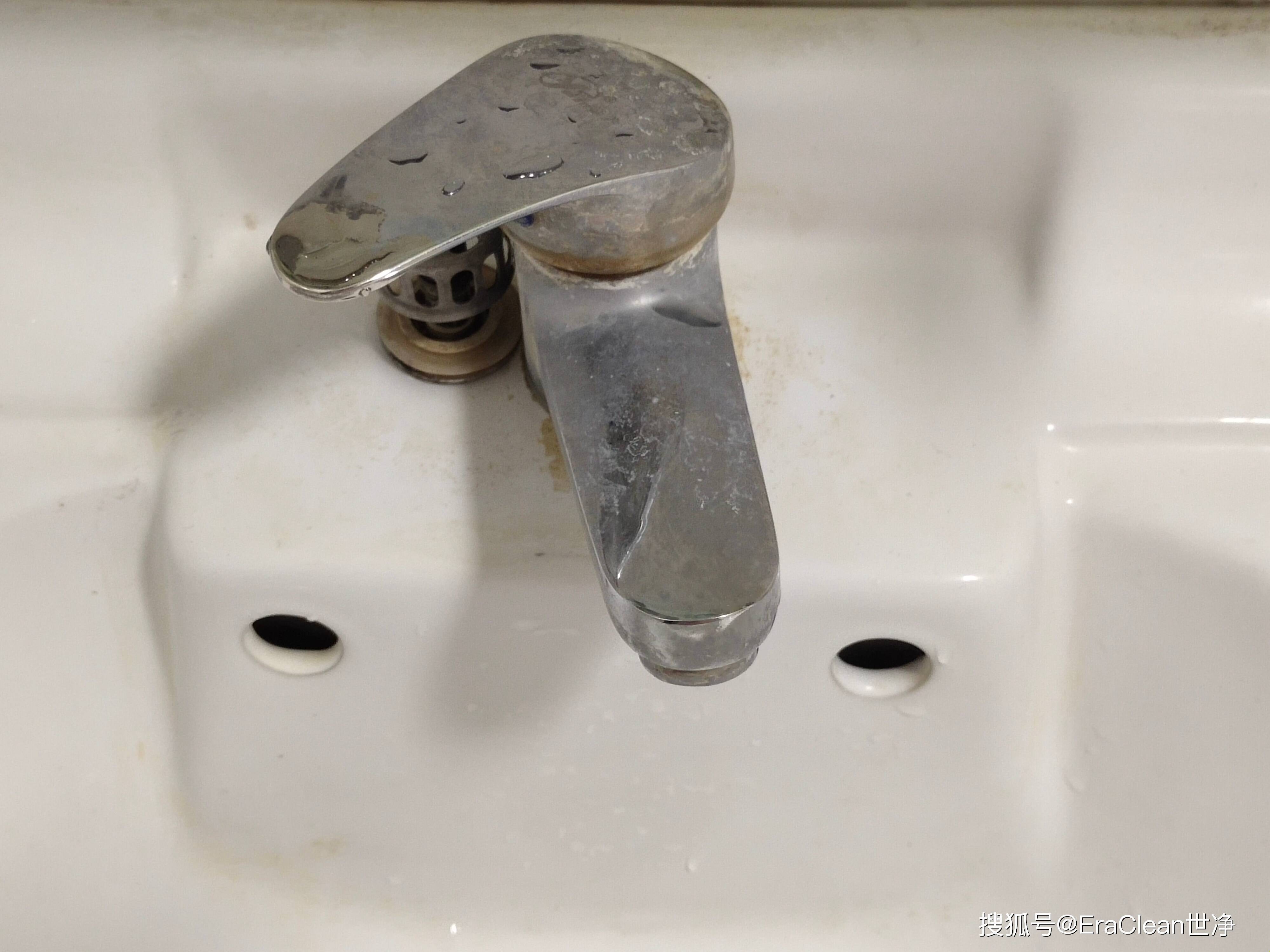 墙砖上打孔流出黄色液体怎么回事(墙砖上打孔流出黄色液体怎么回事啊) 墙砖上打孔流出黄色液体怎么回事(墙砖上打孔流出黄色液体怎么回事啊)